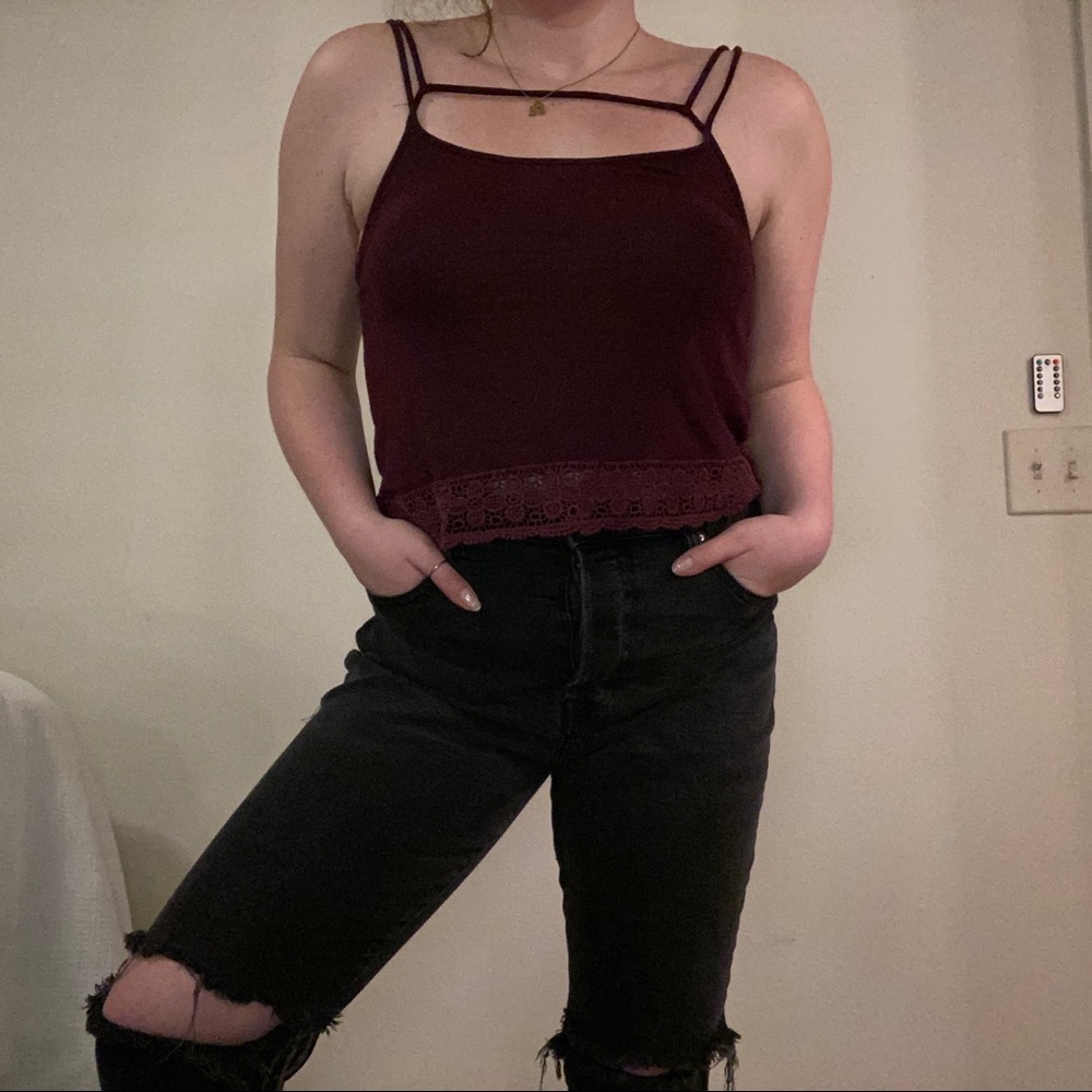 Burgundy/maroon cropped tank top ✨